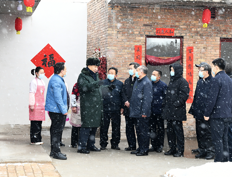 2022年1月26日，習(xí)近平總書記在山西霍州馮南垣村受災(zāi)村民師紅兵家看望。
