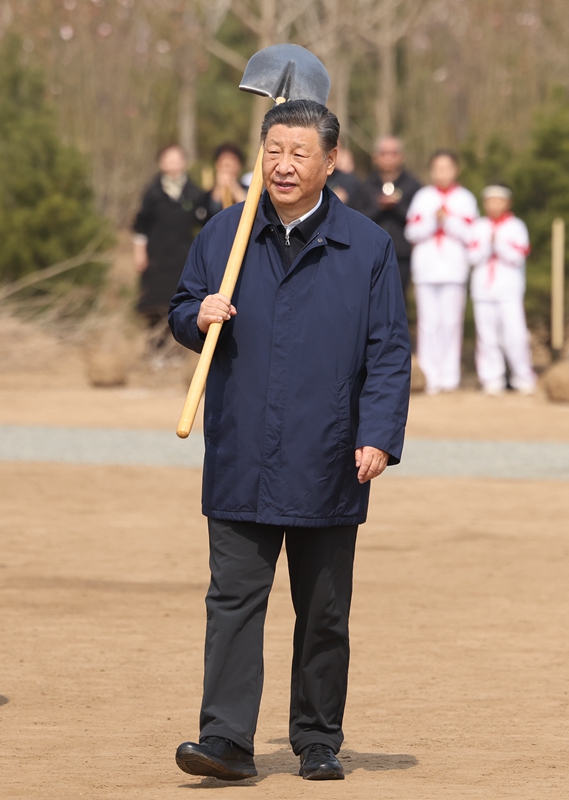 2024年4月3日，習(xí)近平總書記來(lái)到北京市通州區(qū)潞城鎮(zhèn)參加首都義務(wù)植樹活動(dòng)。