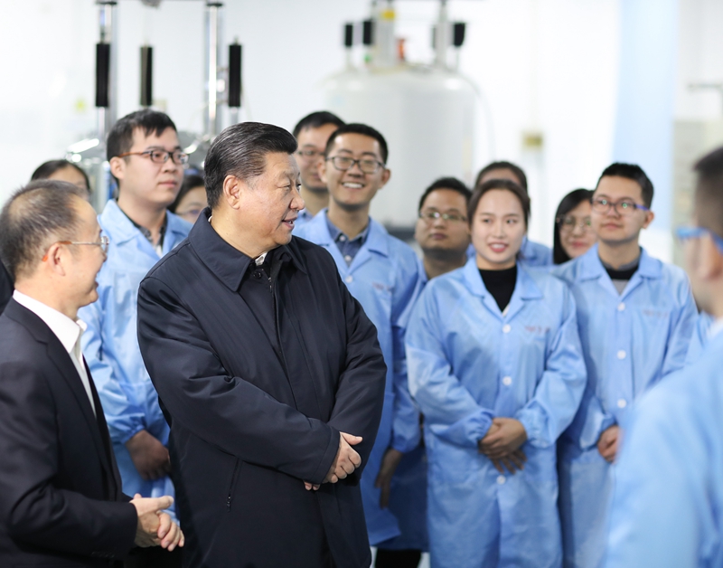 2019年1月17日，習(xí)近平在天津南開(kāi)大學(xué)元素有機(jī)化學(xué)國(guó)家重點(diǎn)實(shí)驗(yàn)室同師生親切交流。